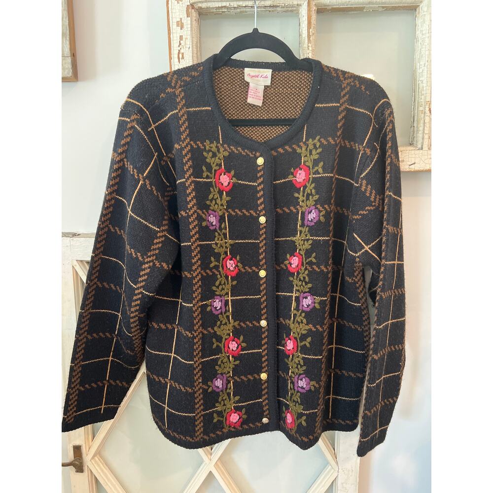 Crystal Kobe size medium vintage cardigan sweater